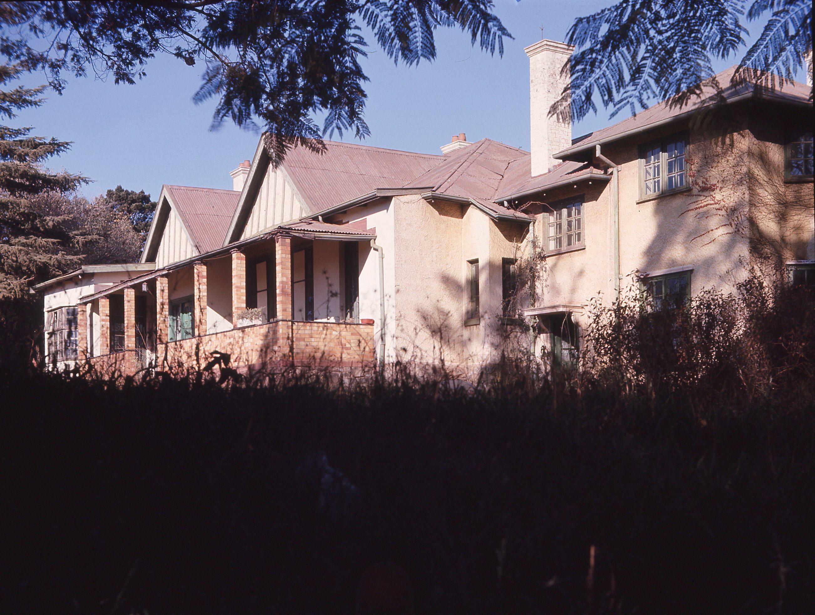 GENIUS COLLECTION VIEW OF HOLDENBY HALL③ Hasselblad | Opening the waist-level finder on the 503CX, autumn